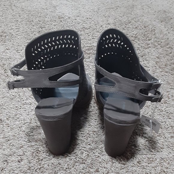 Women's American Eagle Faux Suede Look Shoes Size US 12. NWT. - Picture 6 of 7